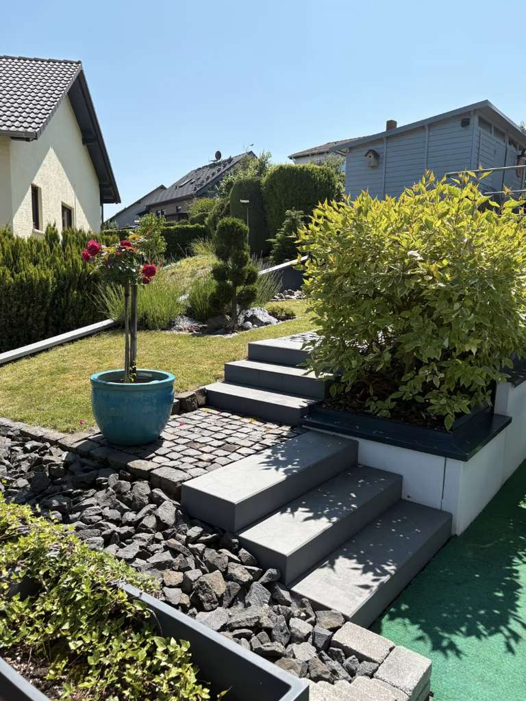 Immobilie in Reiskirchen - 250 qm-Maisonette-Whg, die sich selbst versorgt – und Ihre Energiekosten fast eliminiert.  - Bild 1