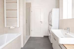 3-Zimmer-Wohnung mit Balkon, Bad mit Wanne/Dusche und grünem Innenhof – Wichernstraße 23, 4318 Anger-Crottendorf, Leipzig – Vorschaubild 3
