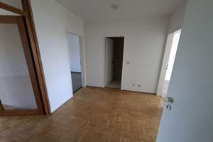 schöne 3 Zi. Wohnung bereit für kurzfristige Mieter