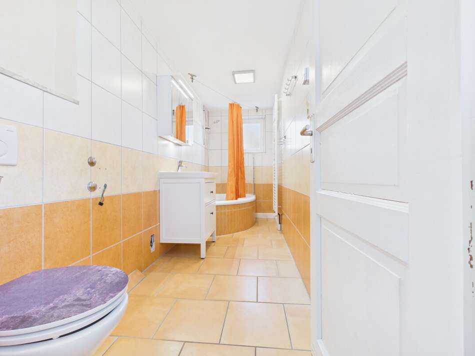Tageslichtbad mit Dusche EG