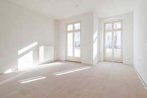 Bezugfrei: Sonnige 2 Zimmer mit Balkon zur individuellen Neugestaltung