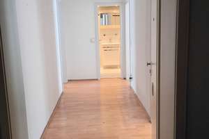 Alltagstaugliche 3-Zimmer-Wohnung mit Balkon in Düsseldorf – Helmholtzstrasse 6, 40215 Friedrichstadt, Düsseldorf – Vorschaubild 5