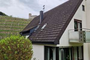 Charmante und gepflegte Doppelhaushälfte am Weinberg – Die vollständige Adresse der Immobilie erhältst du vom Anbieter., 71642 Hoheneck, Ludwigsburg – Vorschaubild 3