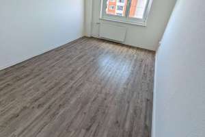 Gamigstraße 20 - helle 1,5 ZKB Wohnung im 15.OG -WBS- zu vermieten – Die vollständige Adresse der Immobilie erhältst du vom Anbieter., 1239 Prohlis-Nord, Dresden – Vorschaubild 3