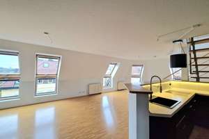Elegante DG-Maisonette-Wohnung mit lichtdurchflutetem Wohnbereich, Kamin und Loggia – Die vollständige Adresse der Immobilie erhältst du vom Anbieter., 70372 Seelberg, Stuttgart – Vorschaubild 2