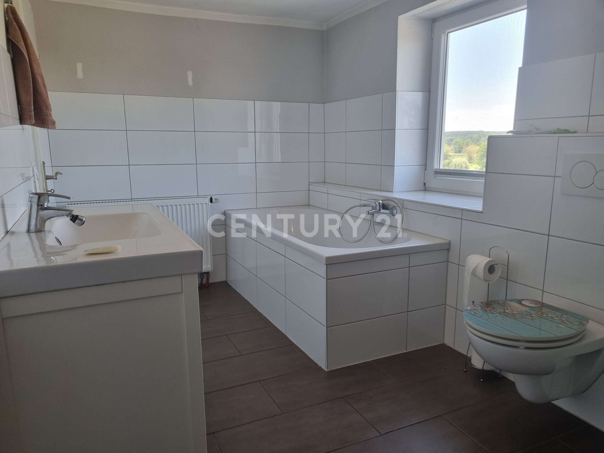 Immobilie in Hebertsfelden - Ruhe und Idylle fußläufig zur Rott: Ihr neues Zuhause mit Blick ins Grüne und Bauplatz inklusive! - Bild 2