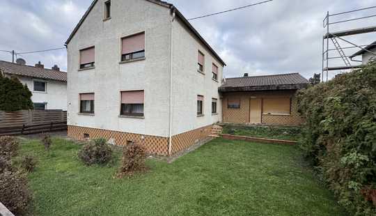 Bild von Sanierungsbedürftiges, freistehendes Ein- bis Zweifamilienhaus mit Garten und Garage
