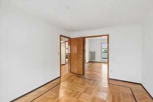 ++Reserviert++ Charmant und flexibel: 2-Familienhaus mit Blick ins Grüne und top Anbindung – Ludwigsburg (Kreis) – Vorschaubild 8