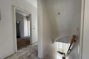 Bielefeld-SIGGI: Sanierungsbedürftiges ZFH | 195 m² Wfl + Spitzboden und Hinterhaus – Die vollständige Adresse der Immobilie erhältst du vom Anbieter., 33615 Mitte, Bielefeld – Vorschaubild 10
