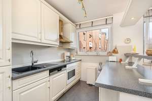 Stilvolle 3 Zi.-ETW im 1. OG mit West-Loggia, Küche und Stellplatz * gepflegte Anlage – Die vollständige Adresse der Immobilie erhältst du vom Anbieter., 50859 Lövenich, Köln – Vorschaubild 4