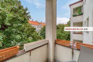 IMMOBERLIN.DE - Sympathische Altbauwohnung mit ruhigem Balkon beim Humannplatz – Die vollständige Adresse der Immobilie erhältst du vom Anbieter., 10439 Prenzlauer Berg, Berlin – Vorschaubild 2