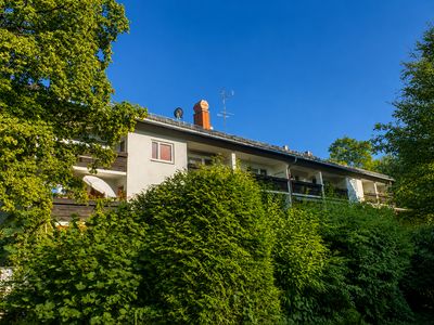 Sanierte helle 2-Zi-Wohnung mit großzügigem Balkon in Süd/Westausrichtung und Blick ins Grüne