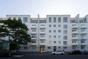 Direkt am Viktoriaparkt: 2-Zimmer-Investment, 2 Balkone, im szenigen Kreuzberg - provisionsfrei