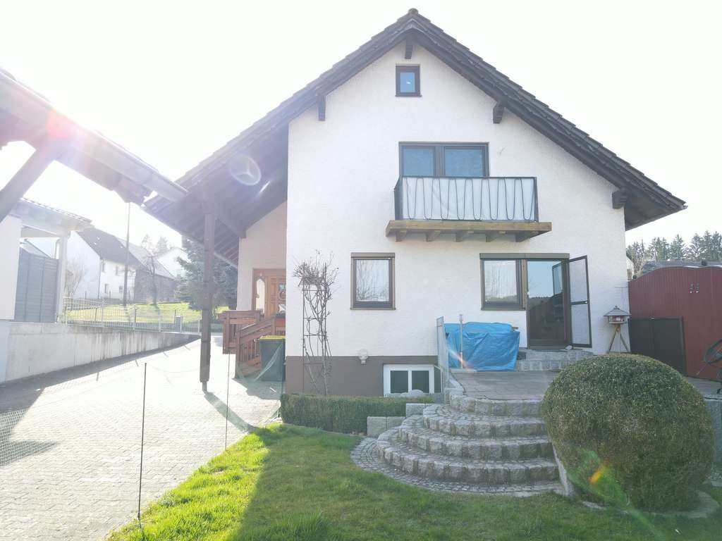 Immobilie in Krumbach (Schwaben) - EINZIEHEN & GENIESSEN! EFH MIT DOPPELGARAGE, TERRASSE u. SCHÖNEM GARTEN IN ATTENHAUSEN! - Bild 2