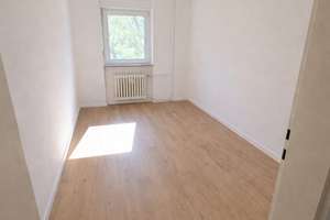 Renovierte 3-Z.-Wohnung mit Balkon in Köln-Zündorf – In der Adelenhütte 4, 51143 Zündorf, Köln – Vorschaubild 2