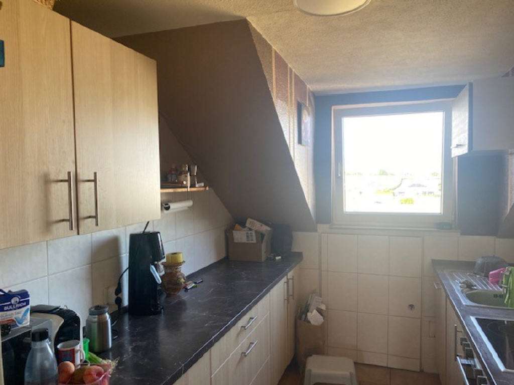 Immobilie in Pfullendorf - Charmante Dachgeschosswohnung in gepflegtem
Mehrfamilienhaus mit Balkon und Garage - Bild 2