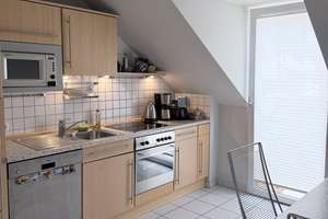 Bezugsfertige, voll möblierte 2-Zimmer-Dachgeschosswohnung mit zwei Balkonen in Düsseldorf-Derendorf