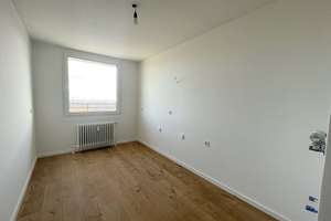 Frisch renovierte, großzügige 3-Zimmer-Wohnung mit herrlichem Blick über ganz Augsburg! – Heckenrosenweg 11, 86156 Bärenkeller, Augsburg – Vorschaubild 11