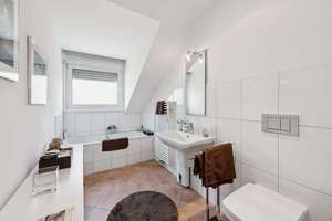 Exklusives Wohnen in Bestlage - Lorettoviertel! Altbau-Charme trifft moderne Dachgeschosswohnung! – Die vollständige Adresse der Immobilie erhältst du vom Anbieter., 40219 Unterbilk, Düsseldorf – Vorschaubild 15