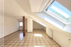 Geisweid Zentrum: renovierte Single-Wohnung im DG  - sofort frei