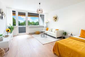 FRISCH SANIERTE 1-Zi.-Wohnung mit Balkon & EBK - PROVISIONSFREI & BEZUGSFREI – Die vollständige Adresse der Immobilie erhältst du vom Anbieter., 86161 Wolfram-und Herrenbachviertel, Augsburg – Vorschaubild 1