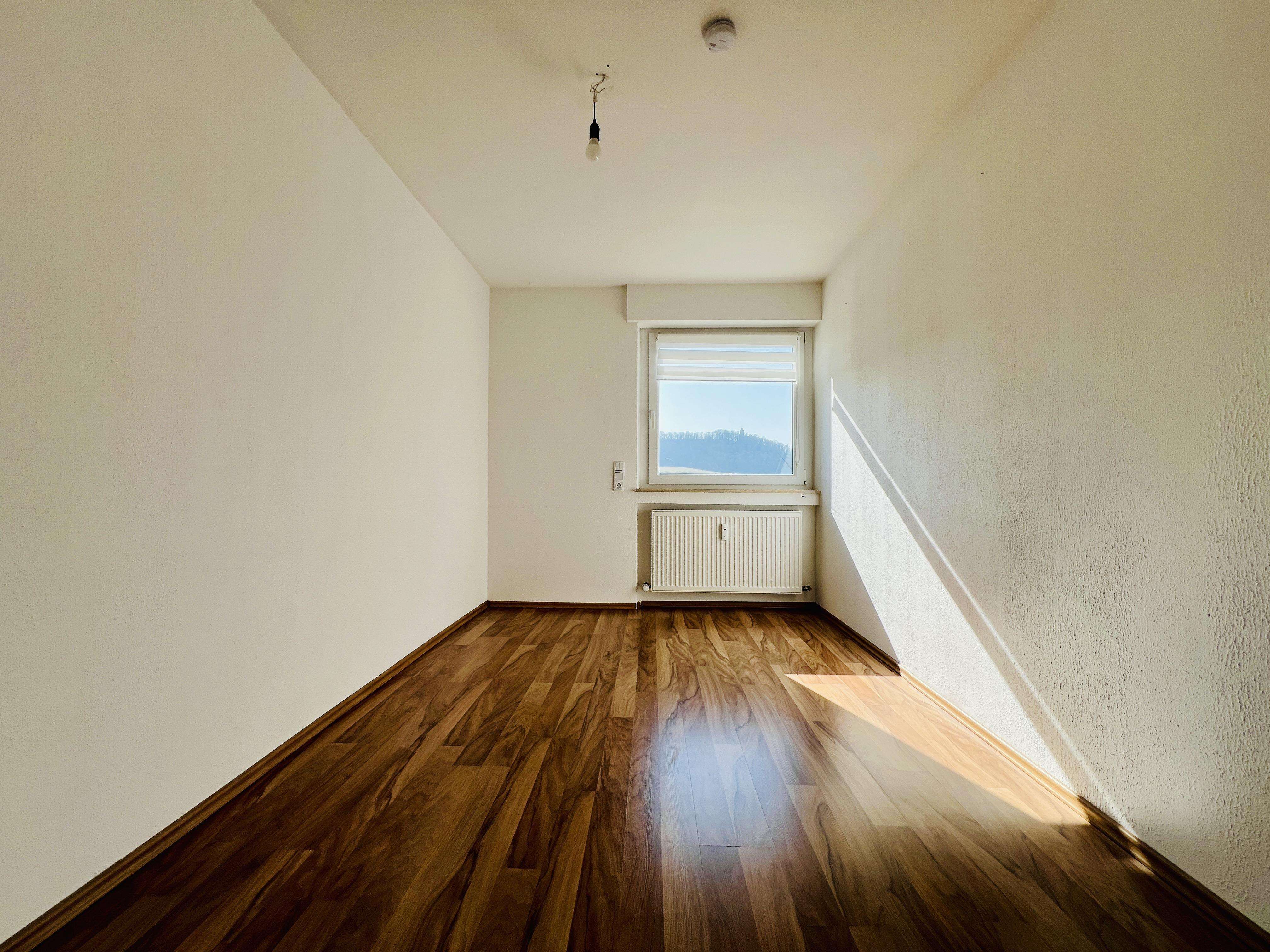 Immobilie in Oberstenfeld - Hier dürfen Sie einziehen: 3,5-Zimmer auf rund 90 m², Westbalkon und Garage - Bild 3