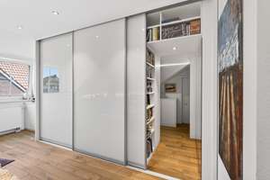 Familienrefugium am Ende einer Privatstraße
Freistehend, großzügig und mit Einliegerbereich  – Die vollständige Adresse der Immobilie erhältst du vom Anbieter., 30539 Bemerode, Hannover – Vorschaubild 11