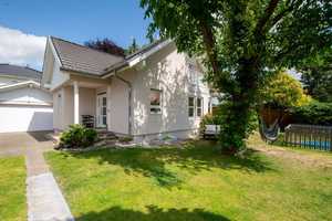 Zeitlos schön: Modernisiertes Haus mit Garten, Pool, Garage, effizienter Heizung & PV-Anlage – Potsdam-Mittelmark (Kreis) – Vorschaubild 17