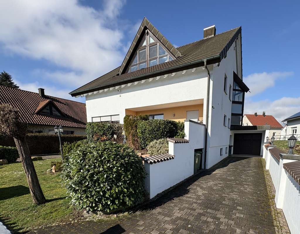 Immobilie in Bretzfeld - Großzügige Erdgeschosswohnung mit Garten und Hobbyraum in Adolzfurt - Bild 0