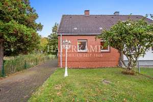 Charmante Doppelhaushälfte mit großem Grundstück in Hamburg-Wilhelmsburg
