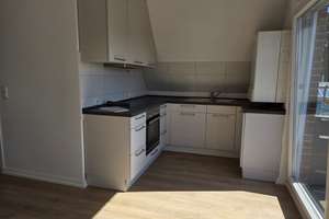 Sanierte Dachgeschosswohnung mit Balkon – Kanzleistraße 22, 22609 Nienstedten, Hamburg – Vorschaubild 2