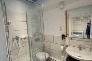 Modernisierte 1-Zimmer-Wohnung mit Einbauküche in Düsseldorf – Aachenerstr. 157, 40233 Düsseldorf – Vorschaubild 2