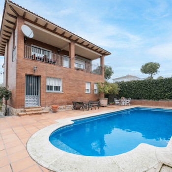 Wunderschöne Villa mit 3 Etagen in Calypo-Fado