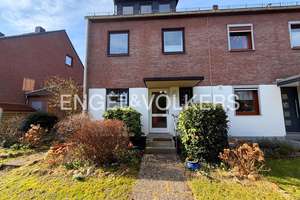 Charmante Doppelhaushälfte mit idyllischem Garten und Garage