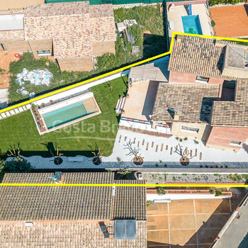 Exklusive, brandneue Luxusvilla in Vall d'Llobrega mit Garten und privatem Pool. Möbliert und au
