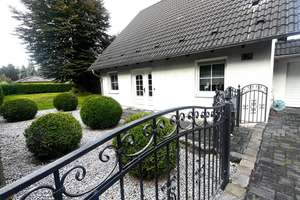 Wohnen, wie man sich’s wünscht – stilvolles Einfamilienhaus mit Pool, Kamin & Wohlfühlgarantie! – Die vollständige Adresse der Immobilie erhältst du vom Anbieter., 6774 Friedersdorf – Vorschaubild 1