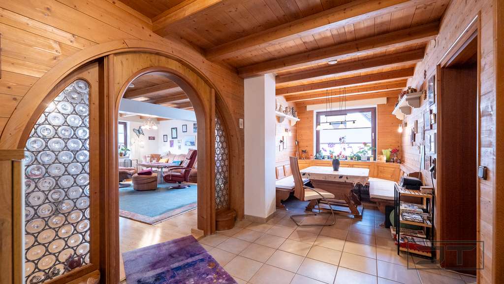 Immobilie in Bad Berneck im Fichtelgebirge - Modernisierte Maisonette-Wohnung mit Blick ins Grün in bevorzugter Lage in Bad Berneck! - Bild 2