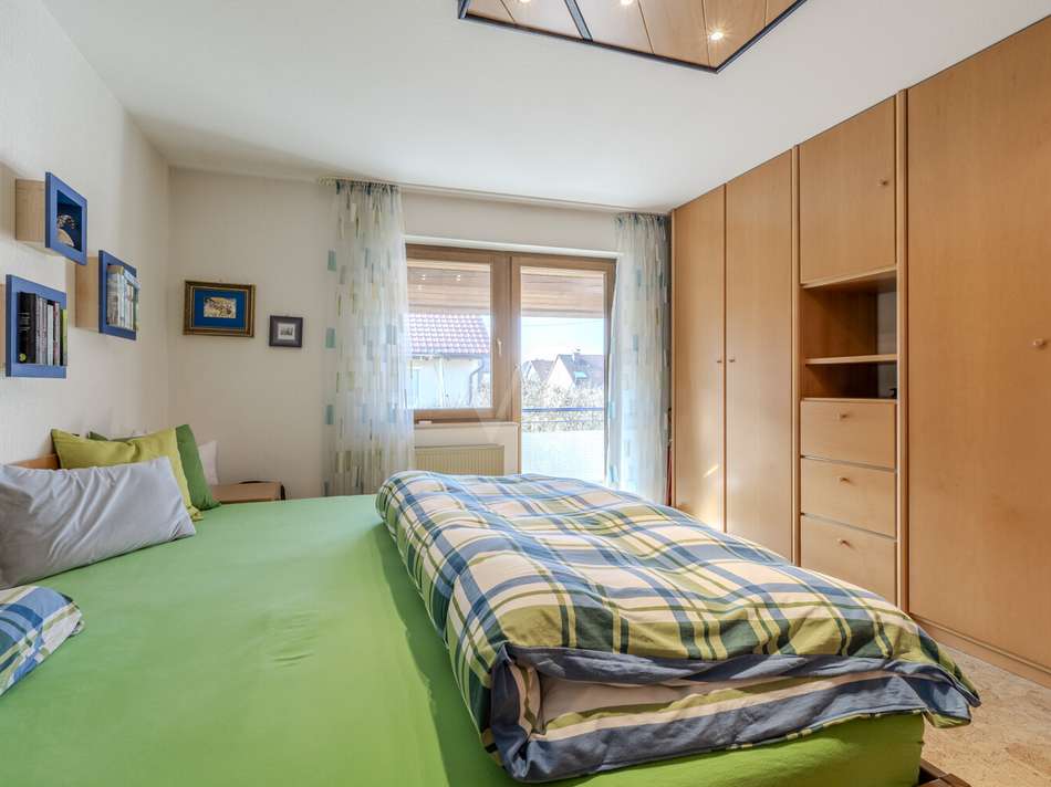 Zimmer 1 mit Zugang zum Balkon