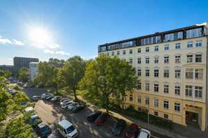 Bezugsfreie Altbauwohnung im Herzen von Berlin-Mitte mit Ausblick