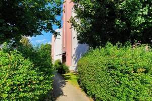 Wunderschöne ruhige 2-Zimmer-Wohnung mit ca. 56,51 m² Wohnfläche und Balkon sowie Gartenanteil!