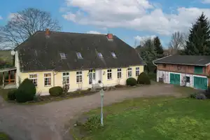 3 Seitenhof mit 4 Einheiten und Wertsteigerungspotenzial zur flexiblen Nutzung  – Demmin (Kreis) – Vorschaubild 1