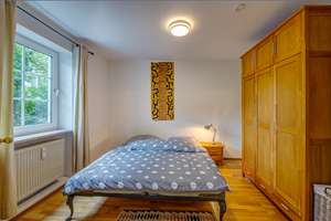 Möbliert: Möblierte Wohnung im Rückgebäude mit großer Terrasse – Die vollständige Adresse der Immobilie erhältst du vom Anbieter., 81827 Waldtrudering, München – Vorschaubild 3