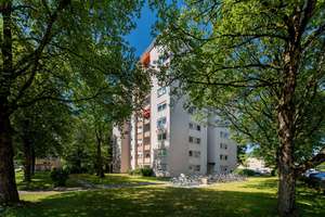 Über den Dächern der Blumenau · 2 Zimmer · 67 m² · Loggia · Fernblick · frei ab 01.11. – Willibaldstr. 130, 80689 Blumenau, München – Vorschaubild 1
