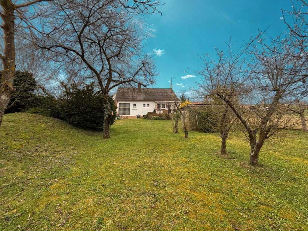 Immobilie in Knetzgau - Solides Einfamilienhaus mit Einliegerwohnung in Westheim - Bild 1