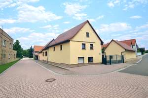 Charmantes Einfamilienhaus mit Garage – Die vollständige Adresse der Immobilie erhältst du vom Anbieter., 6679 Zorbau – Vorschaubild 1