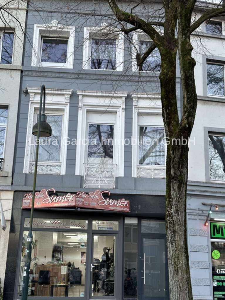 Aachen- Nähe Aquis Plaza! Mahrfamilienhaus mit 4 Wohneinheiten und einer Gewerbeeinheit.