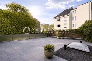 MODERNISIERTE SKYLINE-WOHNUNG MIT 88 QM SONNENTERRASSE UND BLICK AUF DEN RÖMERTURM +PROVISIONSFREI+