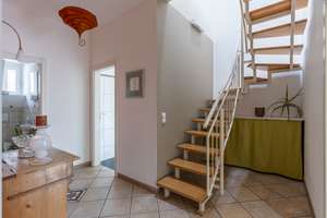 Wunderschöne 3,5-Zimmer-Maisonettewohnung mit Balkon, Garage, Aufzug und Klimaanlage in Nürnberg – Die vollständige Adresse der Immobilie erhältst du vom Anbieter., 90459 Galgenhof, Nürnberg – Vorschaubild 9