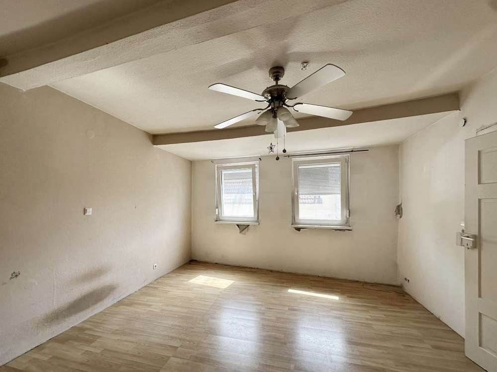 Immobilie in Böhl-Iggelheim - Spitzenpreis: Renovierungsbedürftiges Haus mit großem Grundstück, Innenhof und ausbaufähiger Scheune - Bild 4