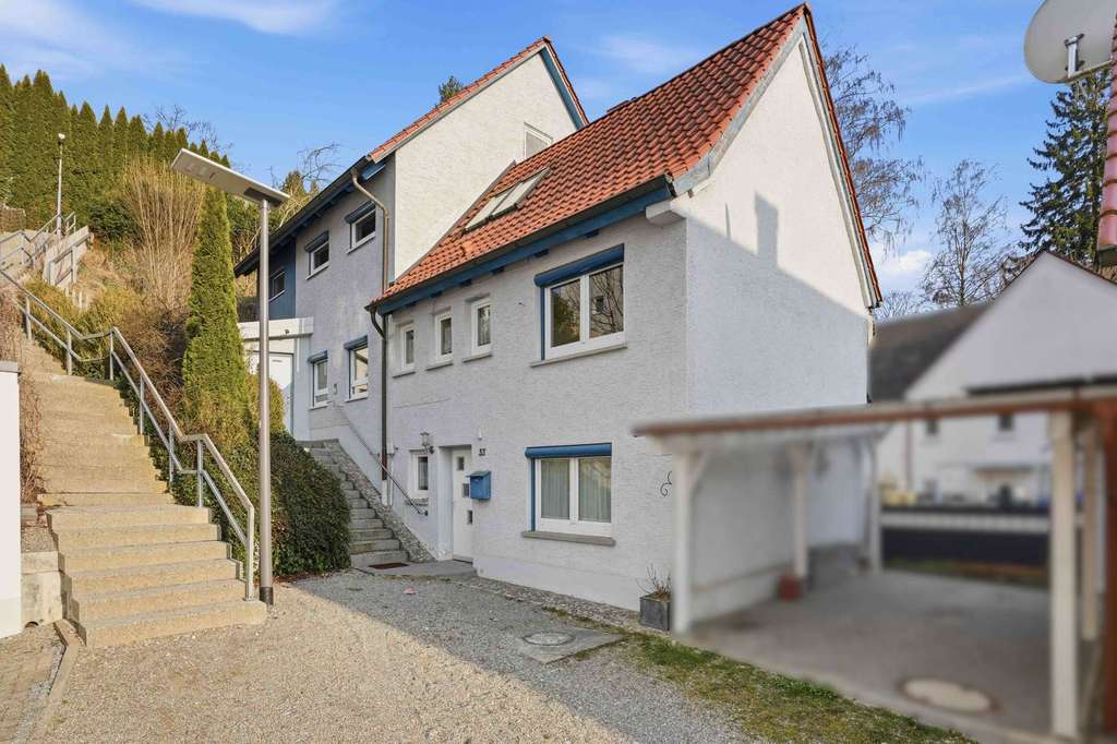 Immobilie in Ochsenhausen - Für Liebhaber! Charmantes Einfamilienhaus mit Einliegerwohnung und Raum zur persönlichen Entfaltung - Bild 0